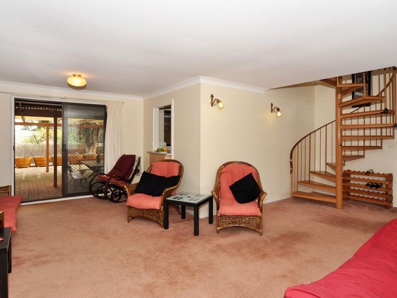 28 Hamilton Cr, Aberfoyle Park SA 5159