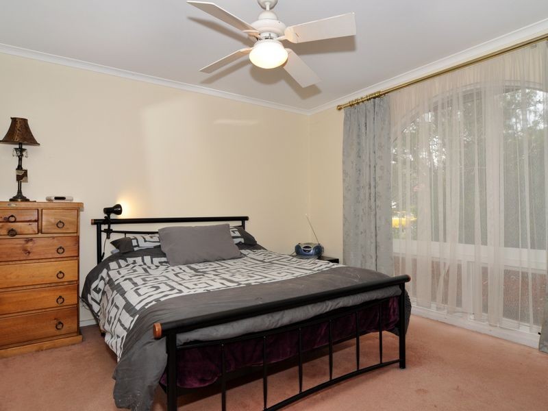 28 Hamilton Cr, Aberfoyle Park SA 5159
