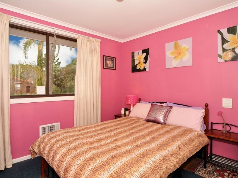28 Hamilton Cr, Aberfoyle Park SA 5159