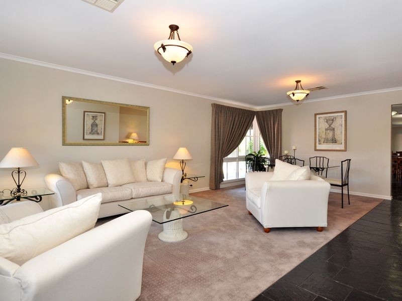 37 Greenfield Ri, Aberfoyle Park SA 5159