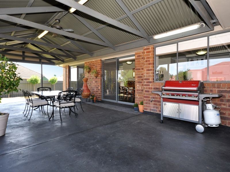 37 Greenfield Ri, Aberfoyle Park SA 5159