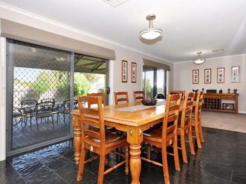37 Greenfield Ri, Aberfoyle Park SA 5159