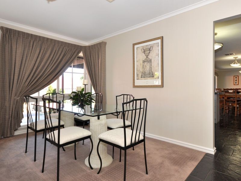 37 Greenfield Ri, Aberfoyle Park SA 5159