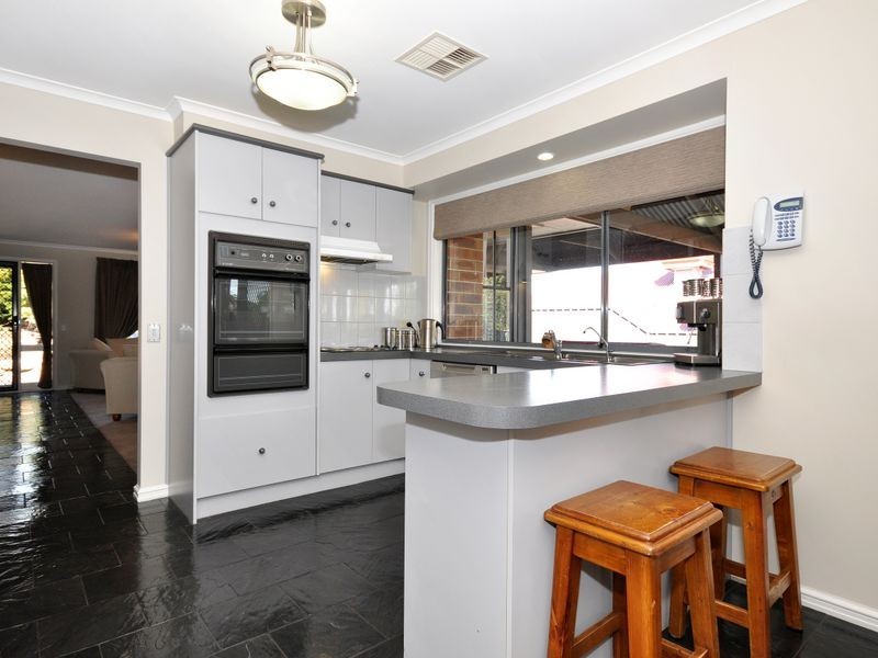 37 Greenfield Ri, Aberfoyle Park SA 5159