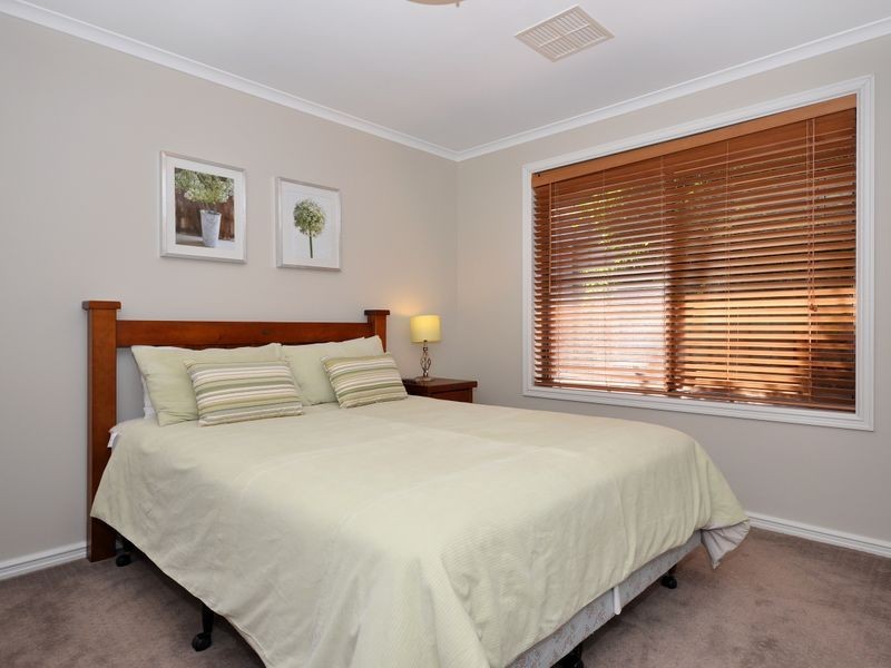 37 Greenfield Ri, Aberfoyle Park SA 5159