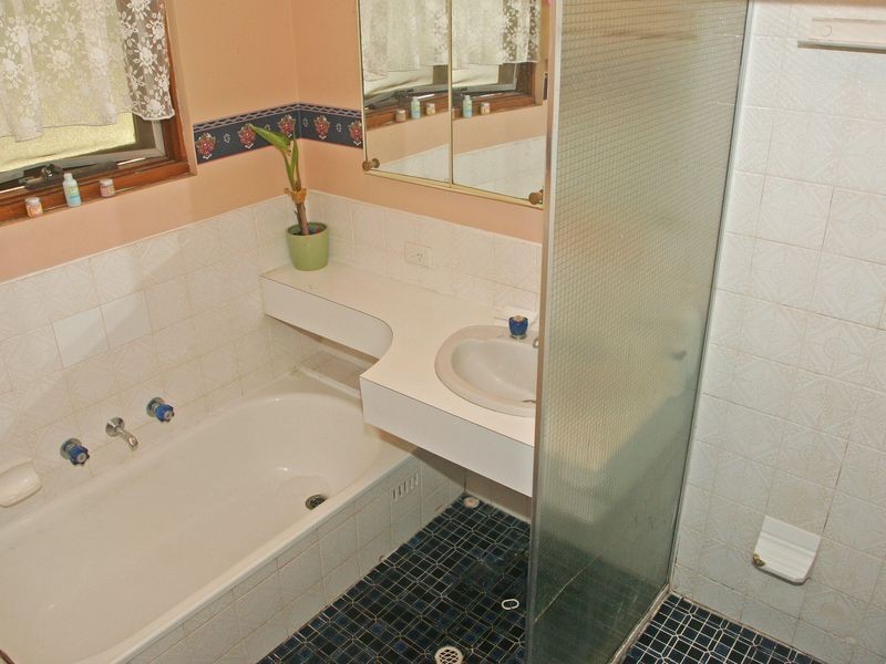 9 Mary St, Happy Valley SA 5159