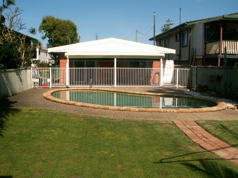 15 Dawn Parade, Miami QLD 4220