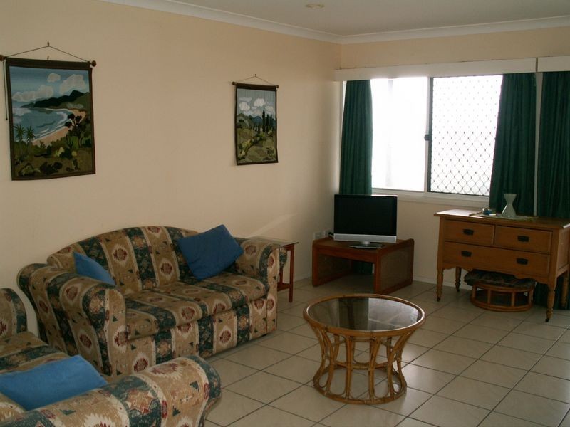 2/1 Wyberba street, Tugun QLD 4224