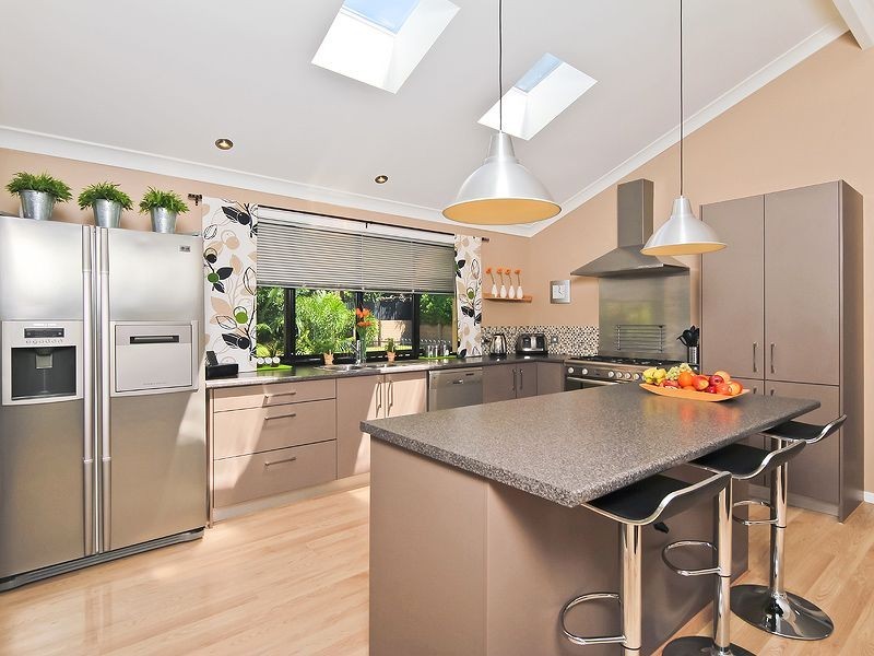 106 K P McGrath Drive, Elanora QLD 4221