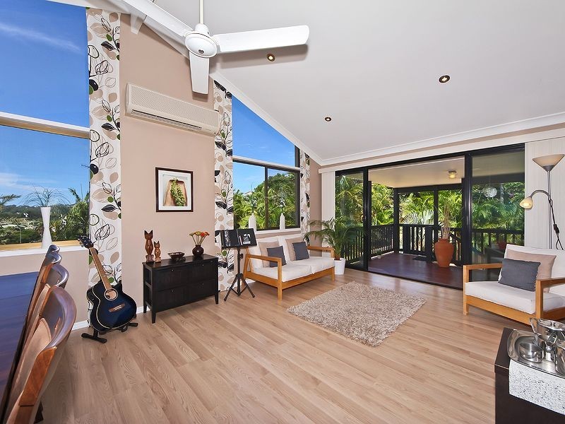 106 K P McGrath Drive, Elanora QLD 4221