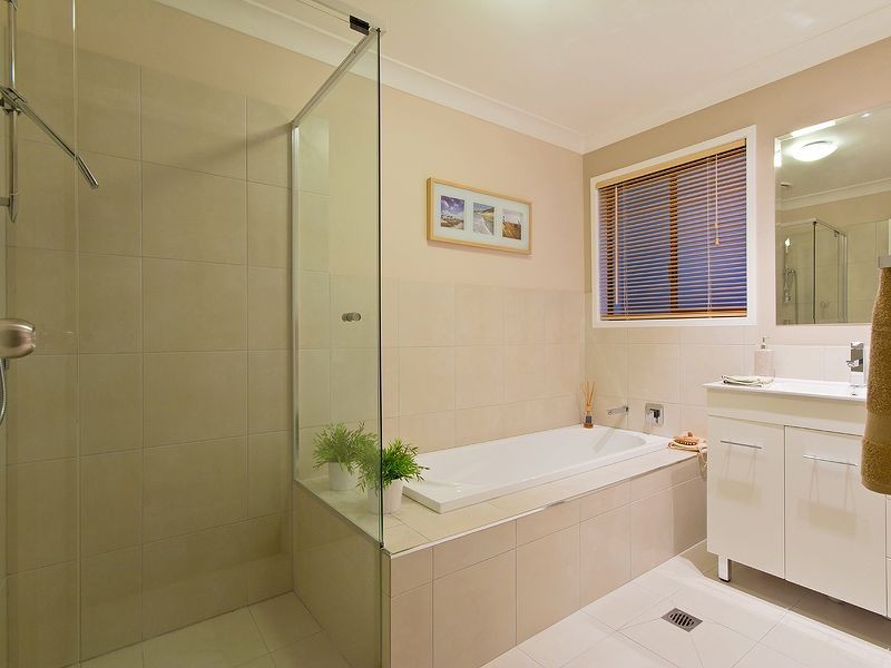 106 K P McGrath Drive, Elanora QLD 4221