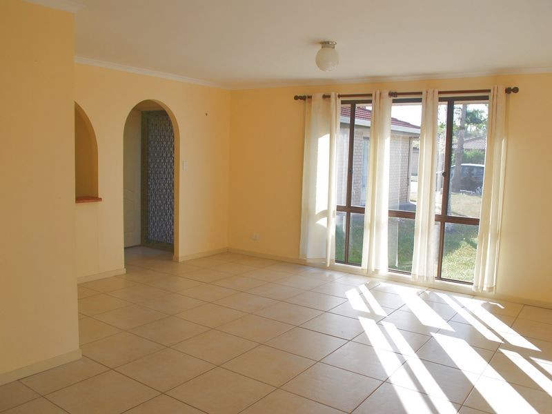 4 Clives Circuit, Currumbin Waters QLD 4223