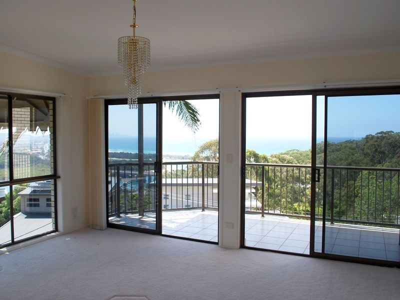 2 Pall Mall Ave, Currumbin QLD 4223
