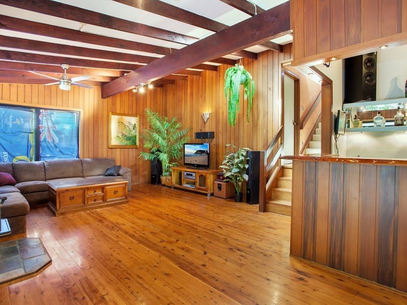 19 Regent Street, Currumbin QLD 4223