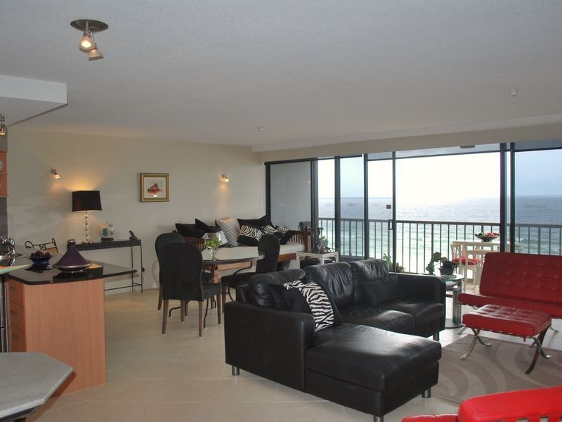 8H/828 Pacific Parade, Currumbin QLD 4223