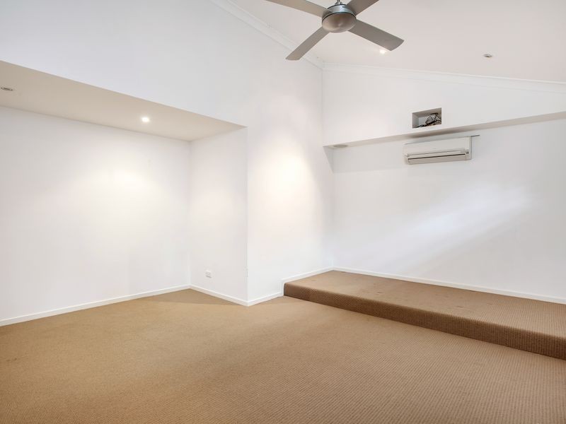 4 Vucas Court, Currumbin Waters QLD 4223