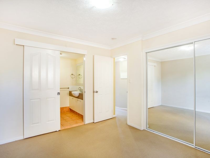 2/6 Rutledge Street, Coolangatta QLD 4225