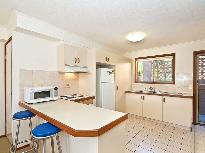 2/6 Weeumba Street, Currumbin QLD 4223