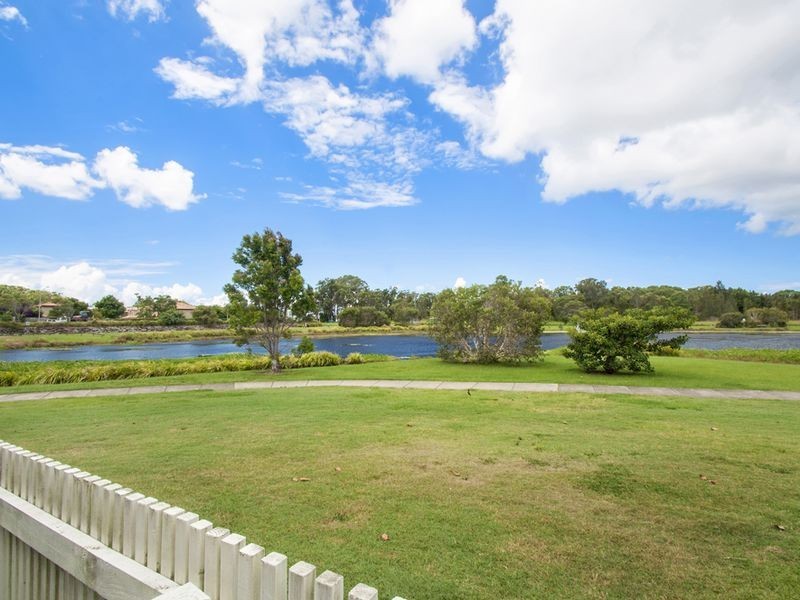 1/2 Inland Drive, Tugun QLD 4224