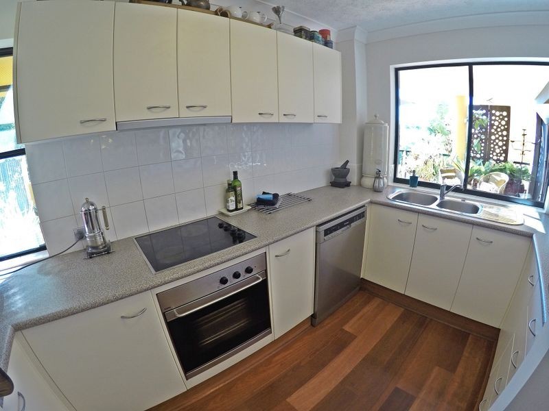 2/6 Rutledge Street, Coolangatta QLD 4225