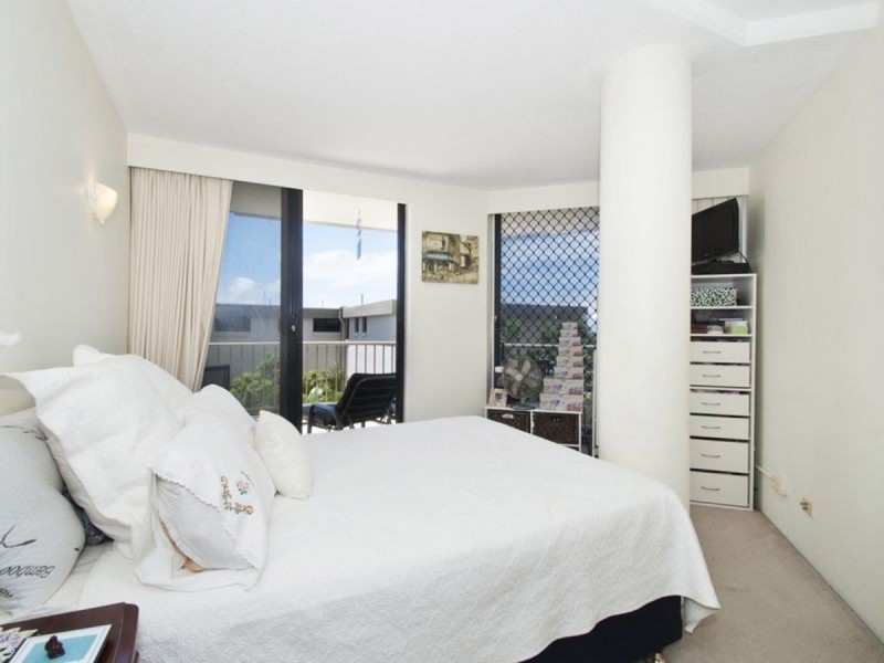 2i/828 Pacific Parade, Currumbin QLD 4223