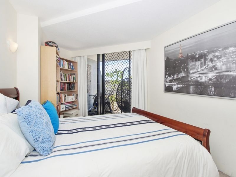 2i/828 Pacific Parade, Currumbin QLD 4223