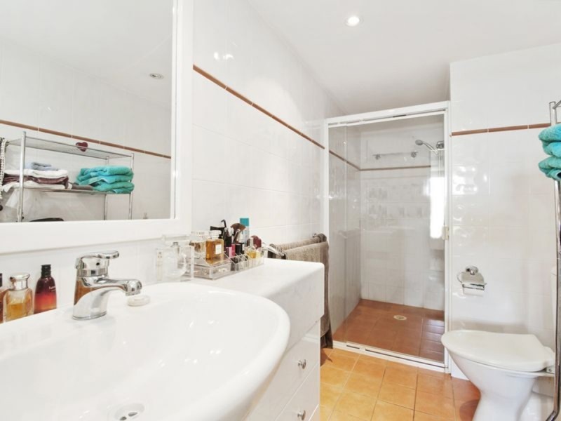 2i/828 Pacific Parade, Currumbin QLD 4223