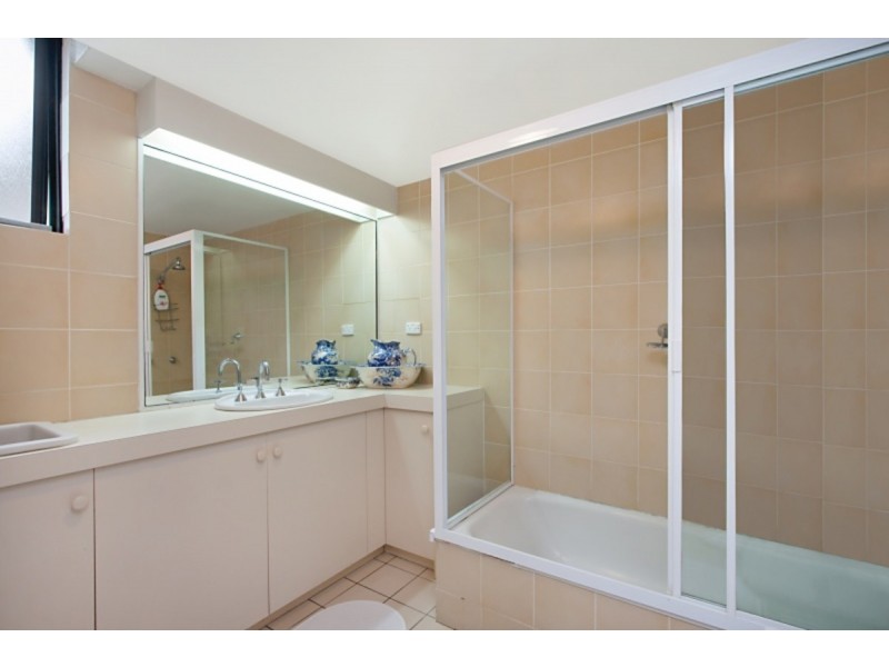 W6/828 Pacific Parade, Currumbin QLD 4223