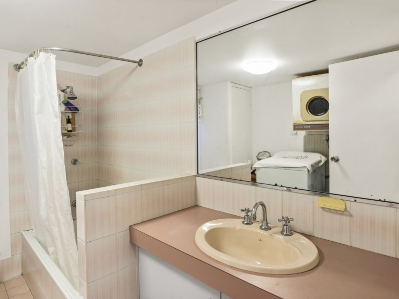 1/287 Golden Four Drive, Bilinga QLD 4225