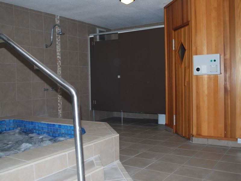 9J/828 Pacific Parade, Currumbin QLD 4223