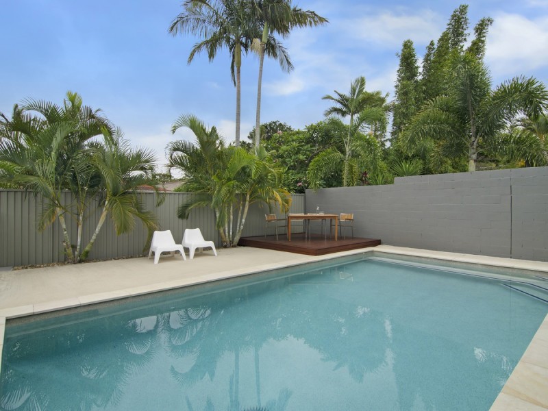 8 Lesley Avenue, Miami QLD 4220