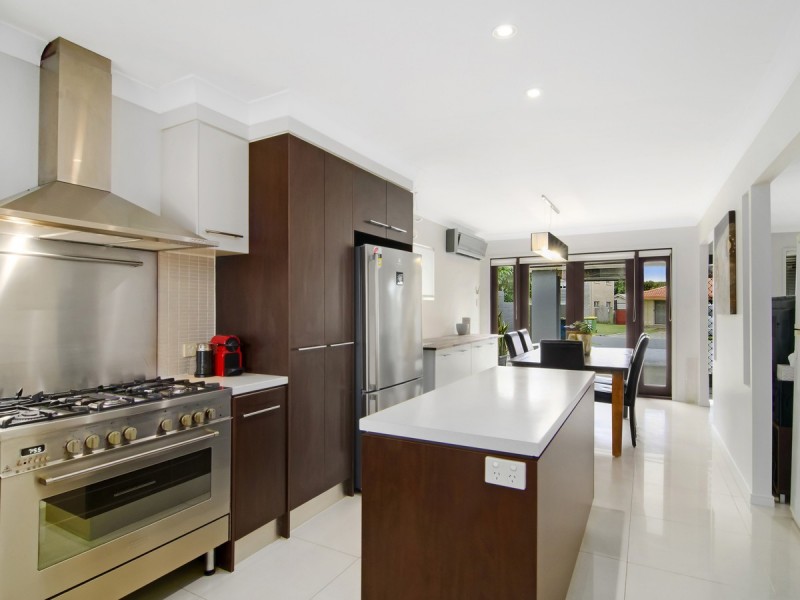 8 Lesley Avenue, Miami QLD 4220