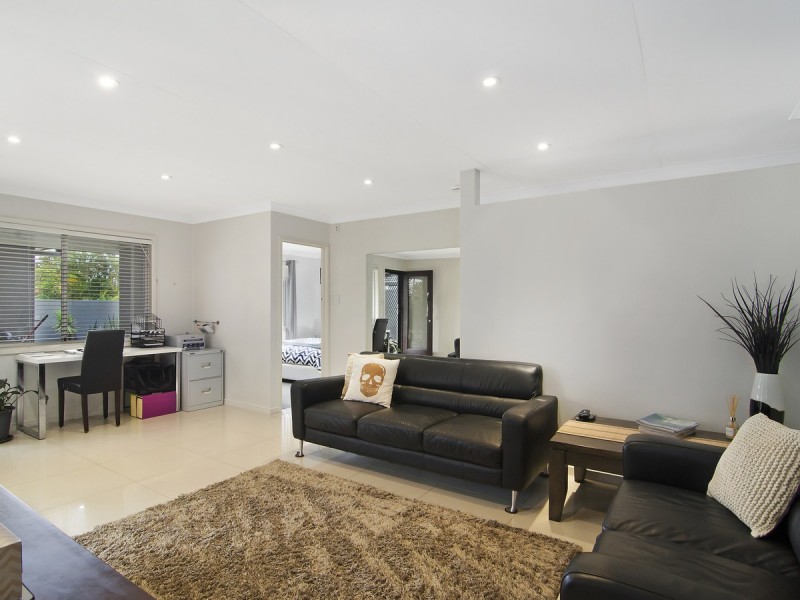 8 Lesley Avenue, Miami QLD 4220