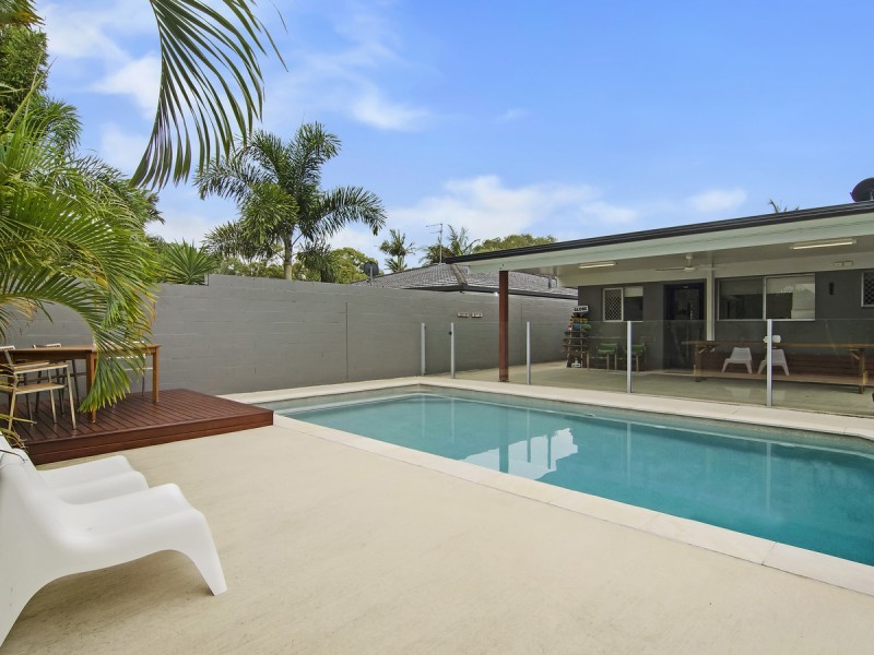 8 Lesley Avenue, Miami QLD 4220