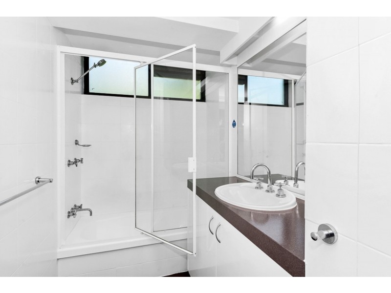 8G/828 Pacific Parade, Currumbin QLD 4223