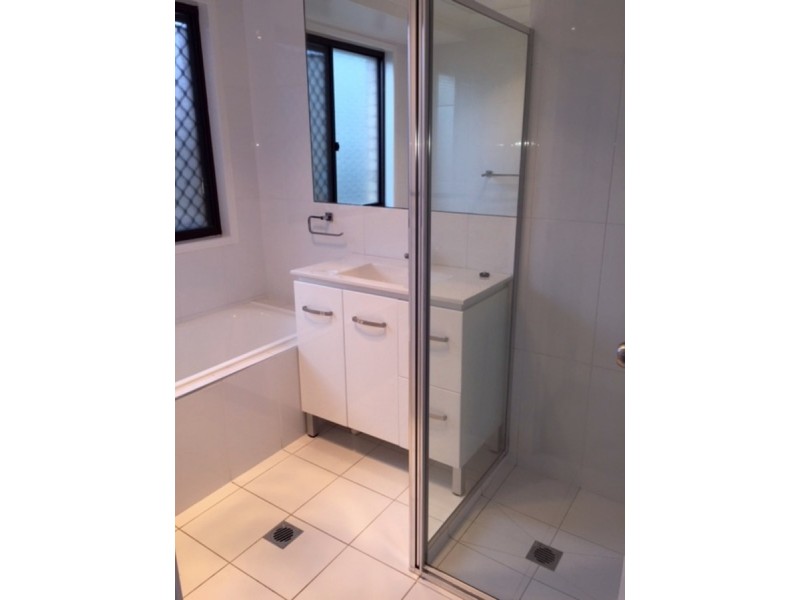 4 Clives Circuit, Currumbin Waters QLD 4223