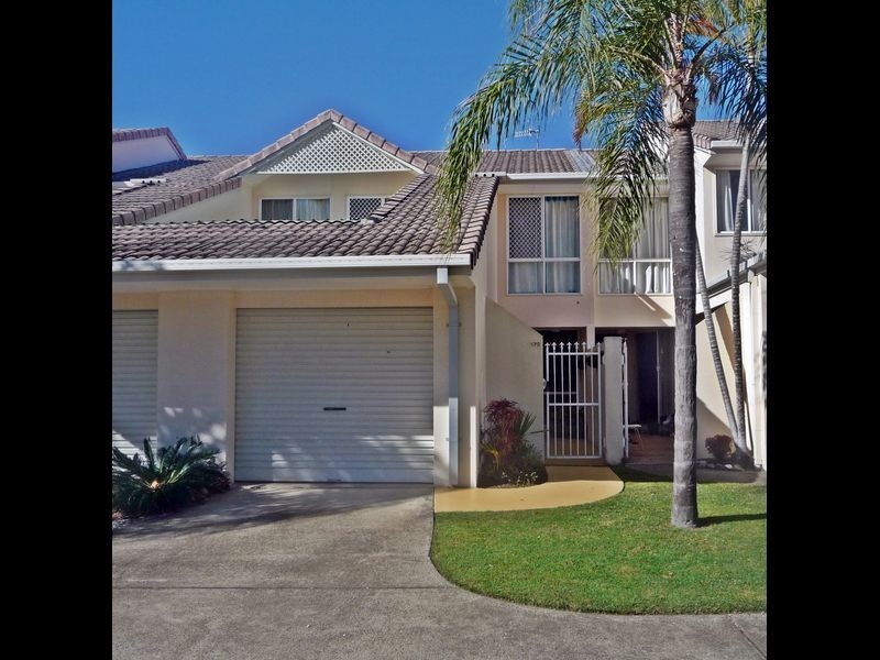 172/2 – 10 Coolgardie street, Elanora QLD 4221