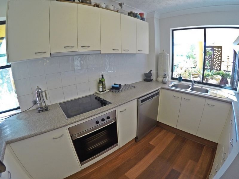 2/6 Rutledge Street, Coolangatta QLD 4225