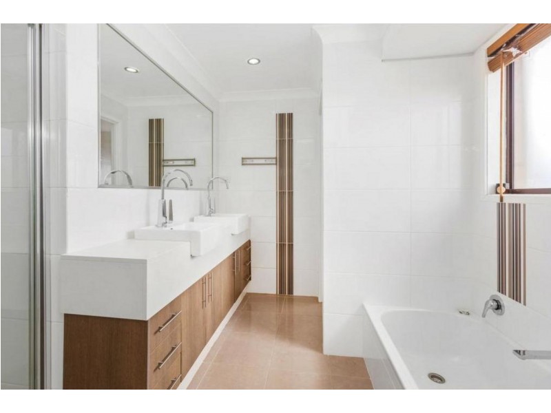 5 Sawtell Drive, Currumbin Waters QLD 4223