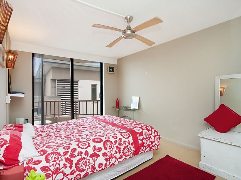 W6/828 PACIFIC PARADE, Currumbin QLD 4223