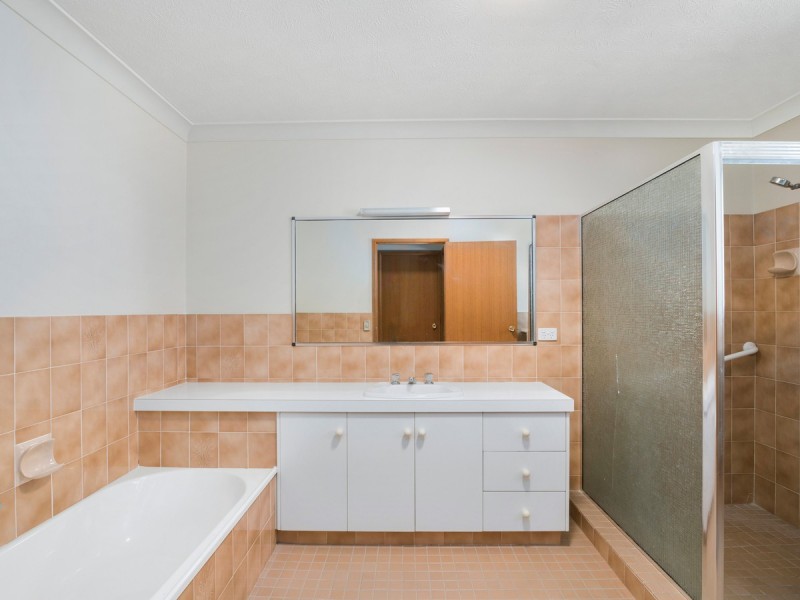130 K P McGrath Drive, Elanora QLD 4221