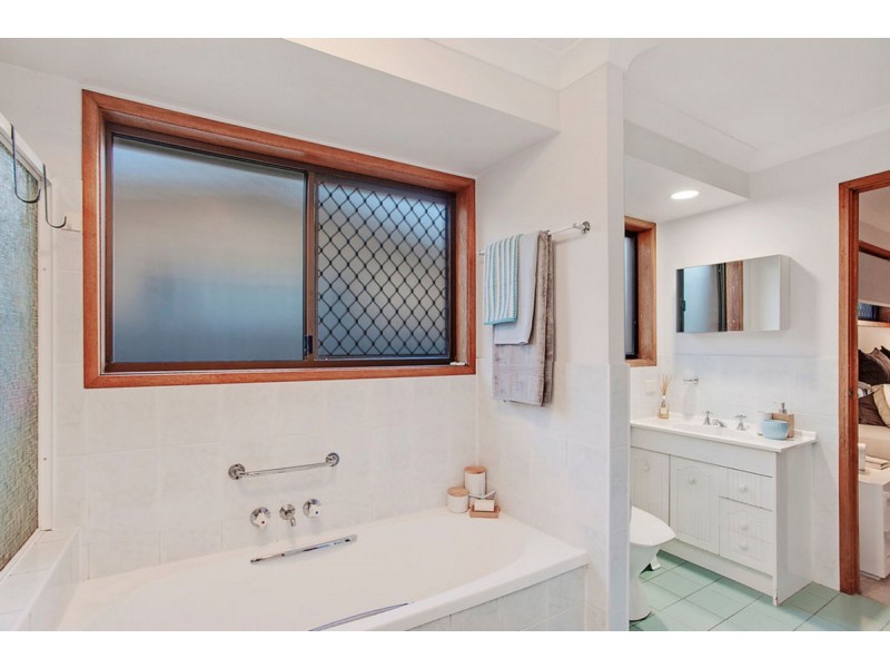 19 Tahiti Avenue, Palm Beach QLD 4221