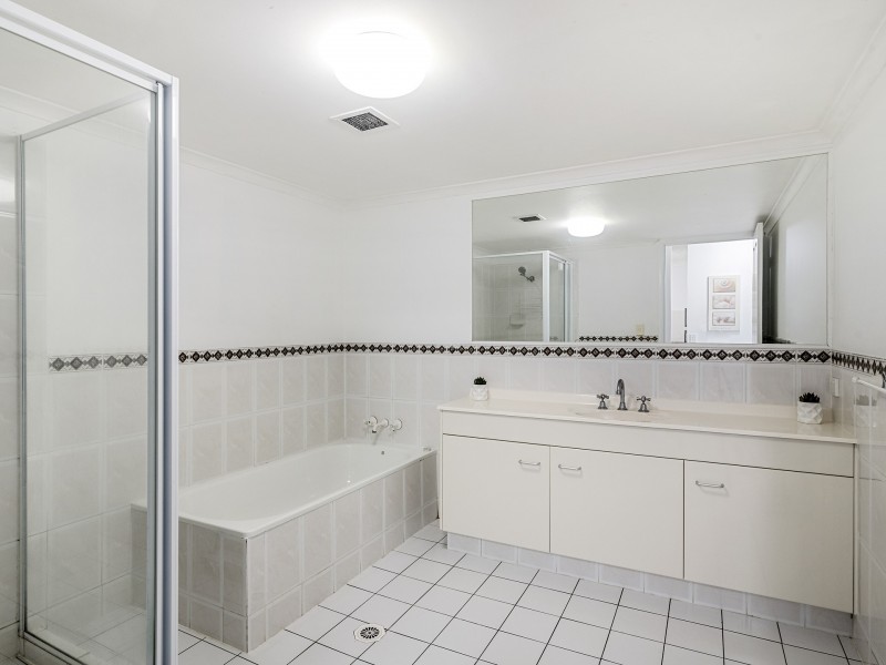 2/6 Tomewin Street, Currumbin QLD 4223