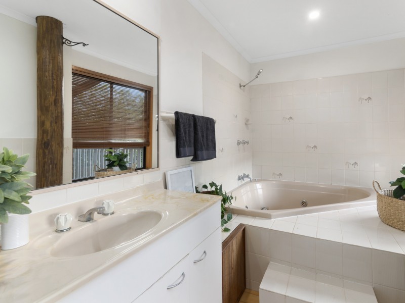 11 Walsh Street, Currumbin QLD 4223