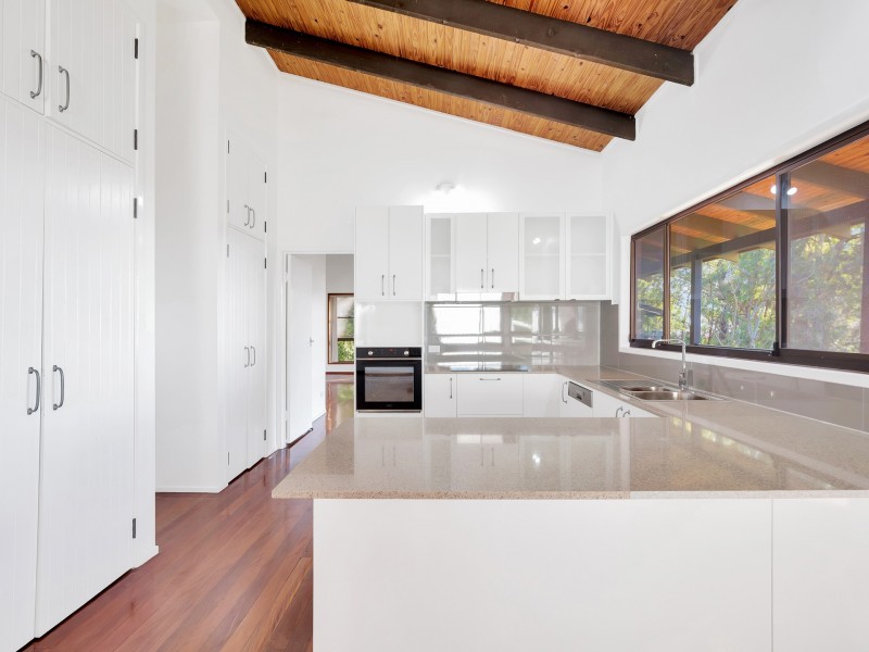 224 Simpsons Road, Elanora QLD 4221