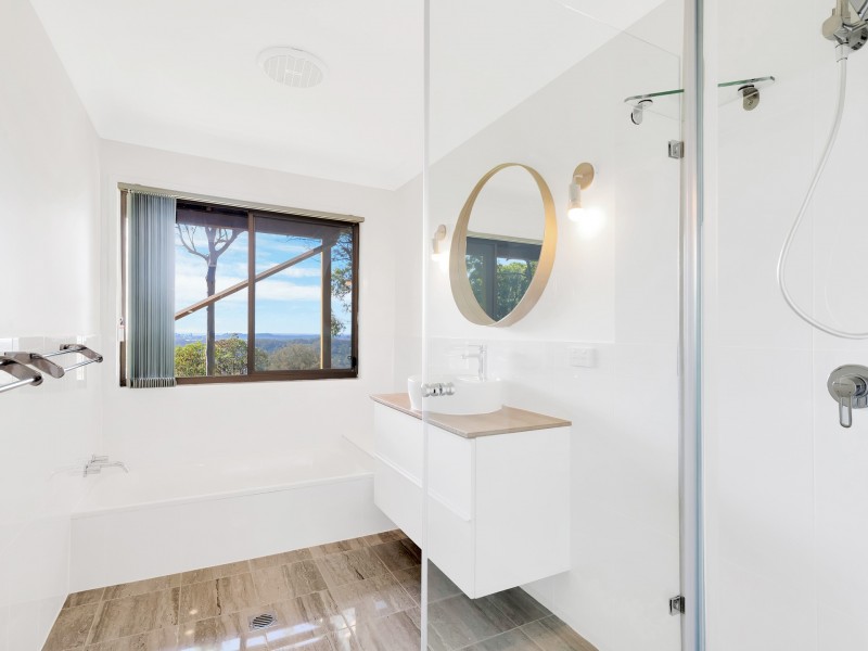 224 Simpsons Road, Elanora QLD 4221