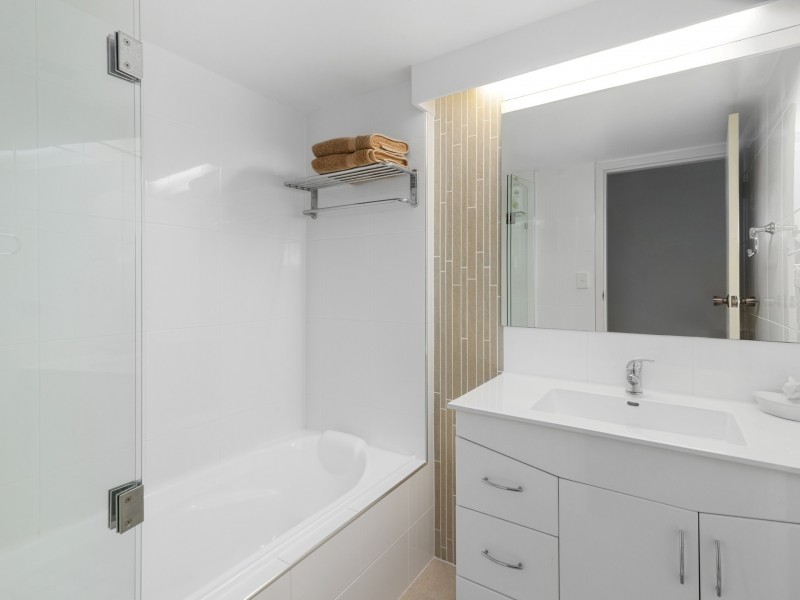 GJ/828 Pacific Parade, Currumbin QLD 4223