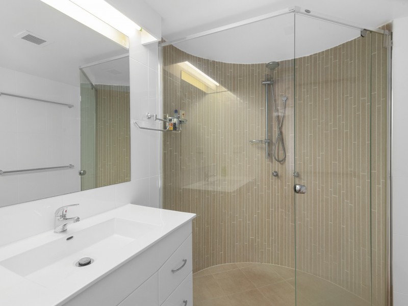 GJ/828 Pacific Parade, Currumbin QLD 4223