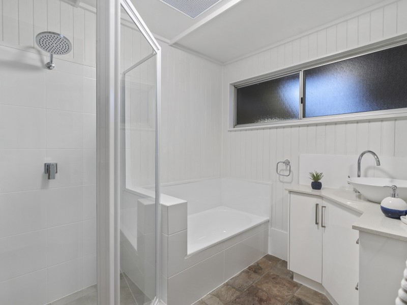 100 Tierney Drive, Currumbin Waters QLD 4223