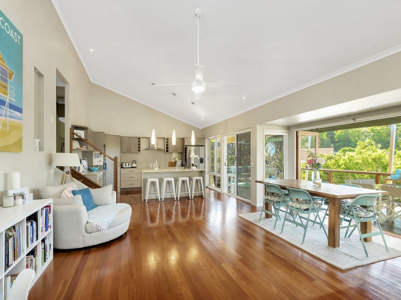 15 Robinson Place, Currumbin Waters QLD 4223